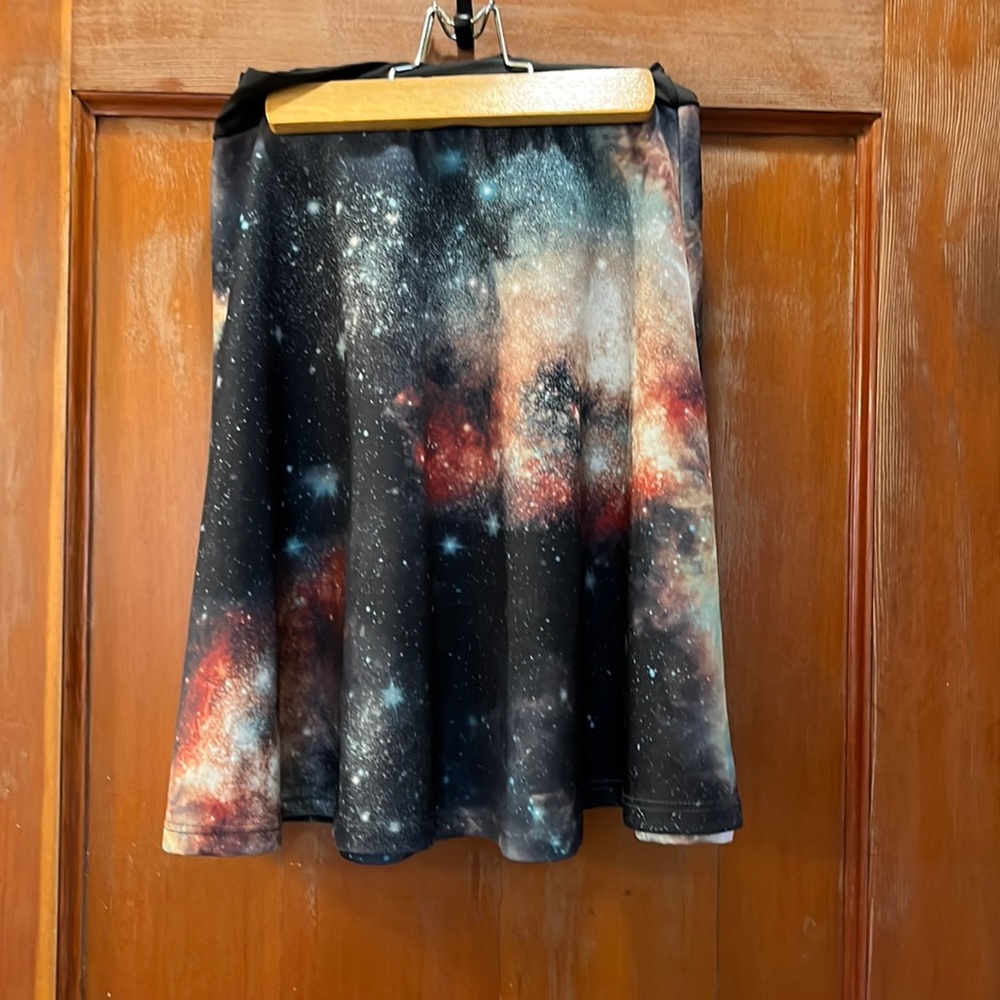Stretchy Nebula pattern mini skirt size small by Tic Toc.